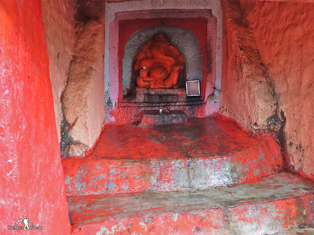lord-ganesha-temple-korigad-fort
