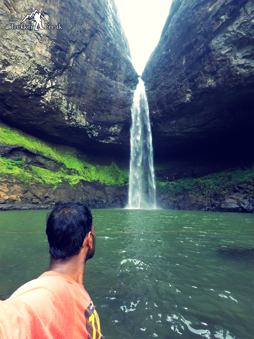 devkund-waterfall-view